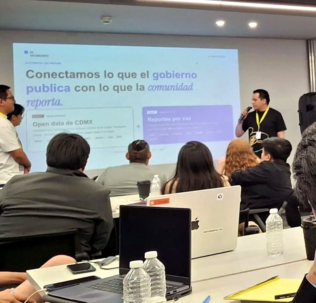 Asistentes en un meetup de Claude en Ciudad de México